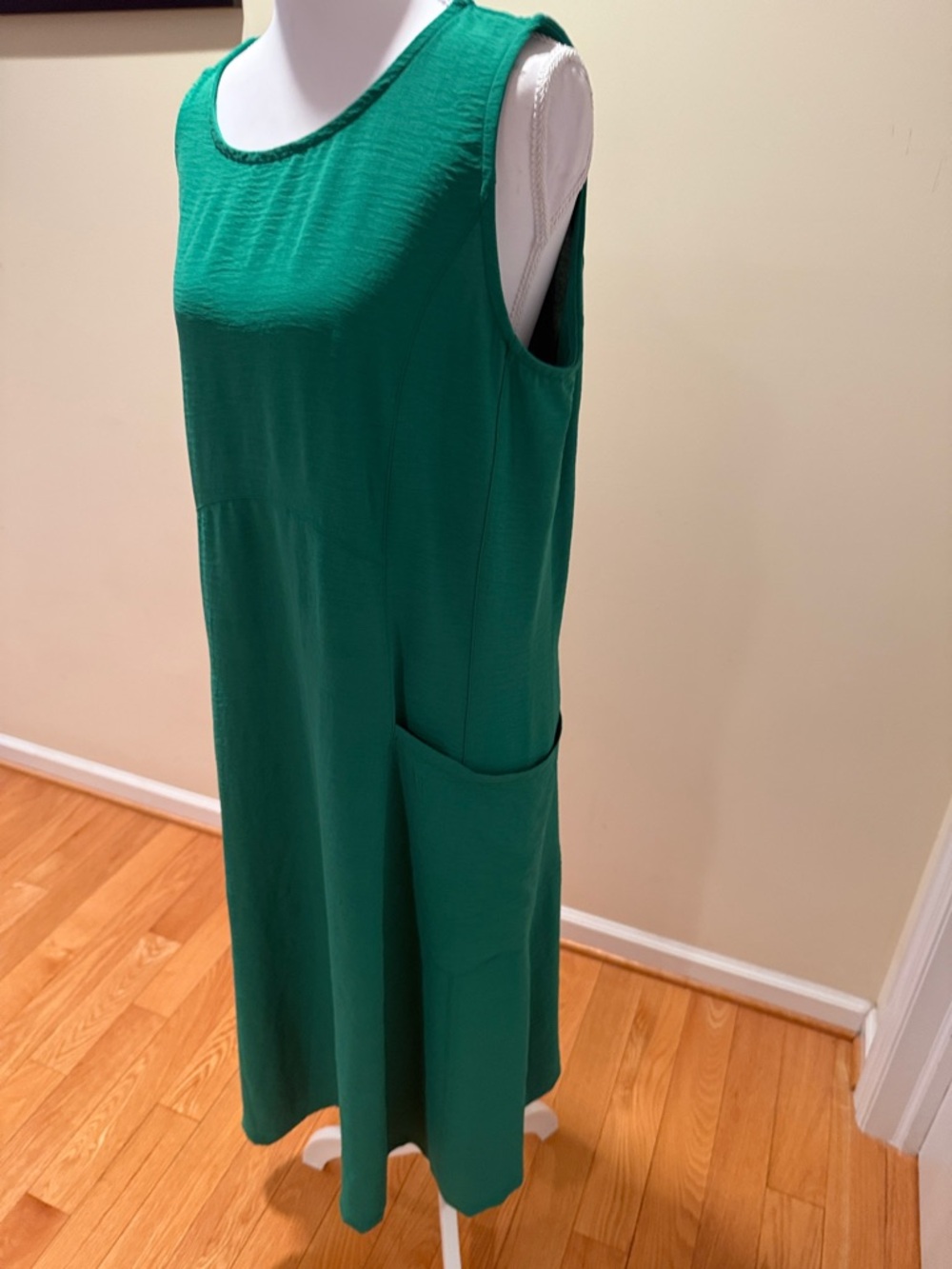 Sleeveless Midi Dress in Emerald Green light and flowing, pockets,